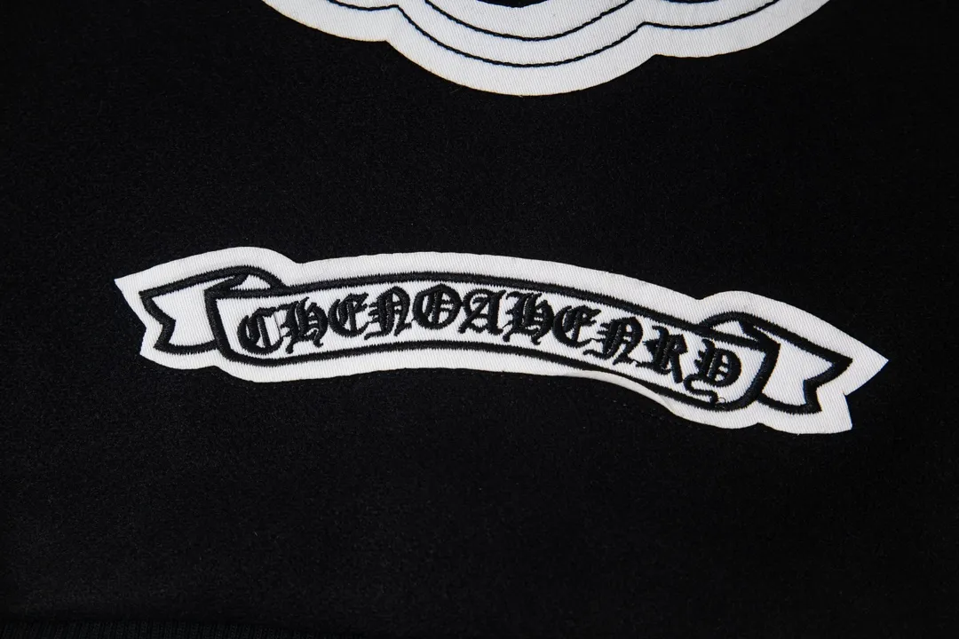 P380 model number Y610 Chrome Hearts Fw25 Chrome Hearts Horseshoe Cross Baseball Jacket. Same style for men and women. New product is hotly shipped. Original customized woolen fabric has a little thickness. The upper body is still very good in early spring weather. Imported spliced pu leather sleeves. Original molding and fine leather. Super heavy-duty design on the chest and back. Exclusive customized cross metal decoration. Customized loose fit. Both men and women are very handsome. All details respect the original version. Mold customization of distressed cross snaps with incomparable distressed texture SIZE:M-XXL
